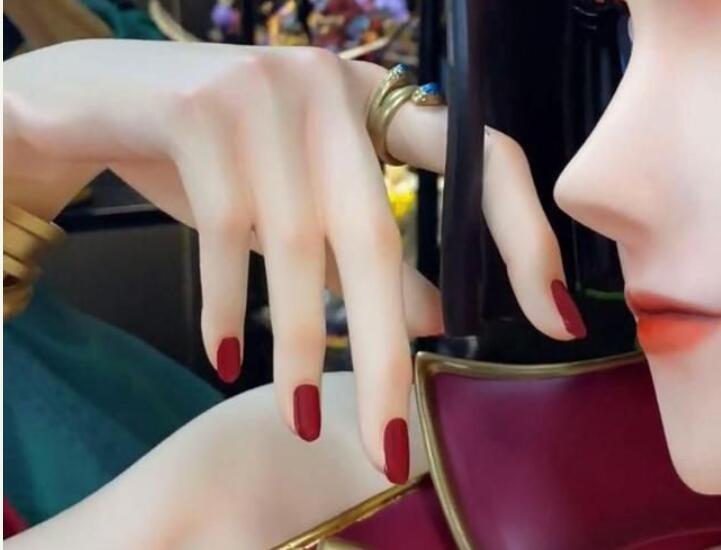 小伙|小伙花2万买女帝等身手办,父母说出17字让他面红耳赤