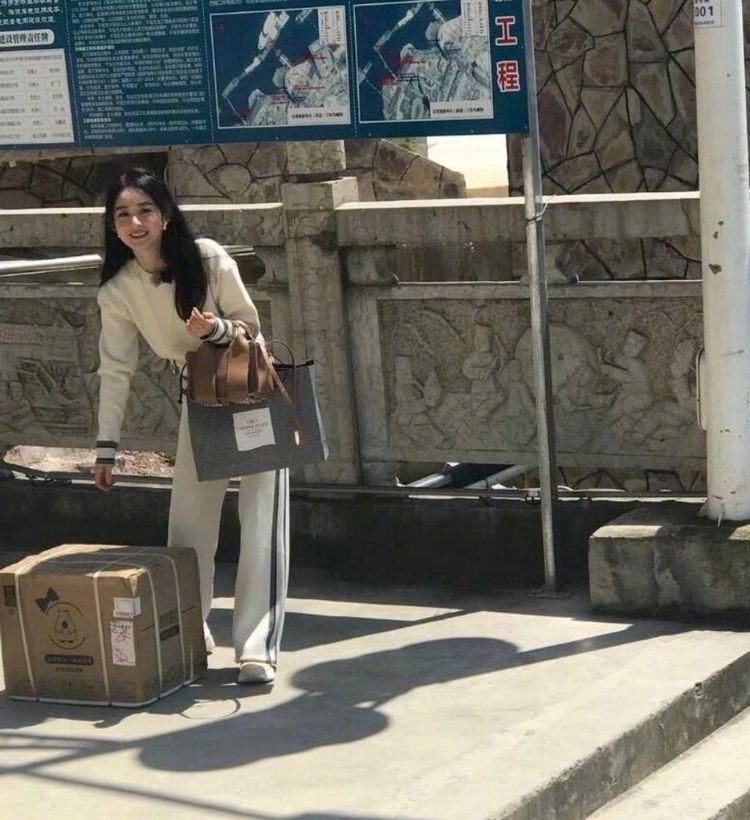 中餐厅|赵丽颖又被刷屏了?当妈妈以后脸真的会发光哦 谁会相信她33岁了