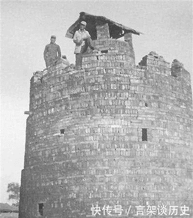 堡垒|日本兵躲在炮楼,游击队久攻不下,农民路过说:让我来收拾他们!