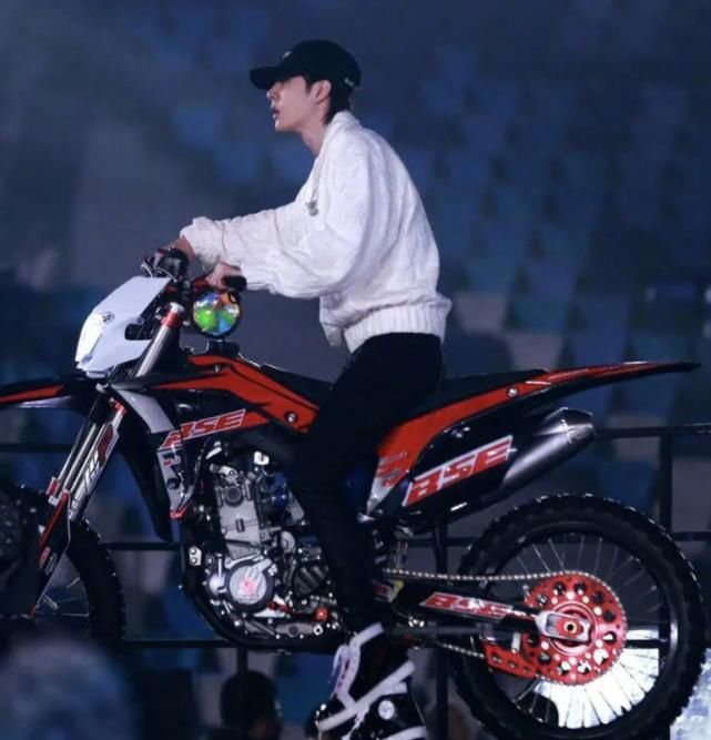 邀约上奥运，王一博回应邓亚萍“能力不够，要好好练习才行”