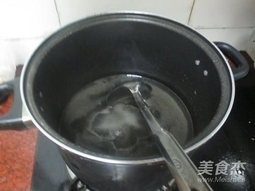 白发|白头发增多,医生推荐多吃它,隔三差五吃2次,白头发慢慢变黑了