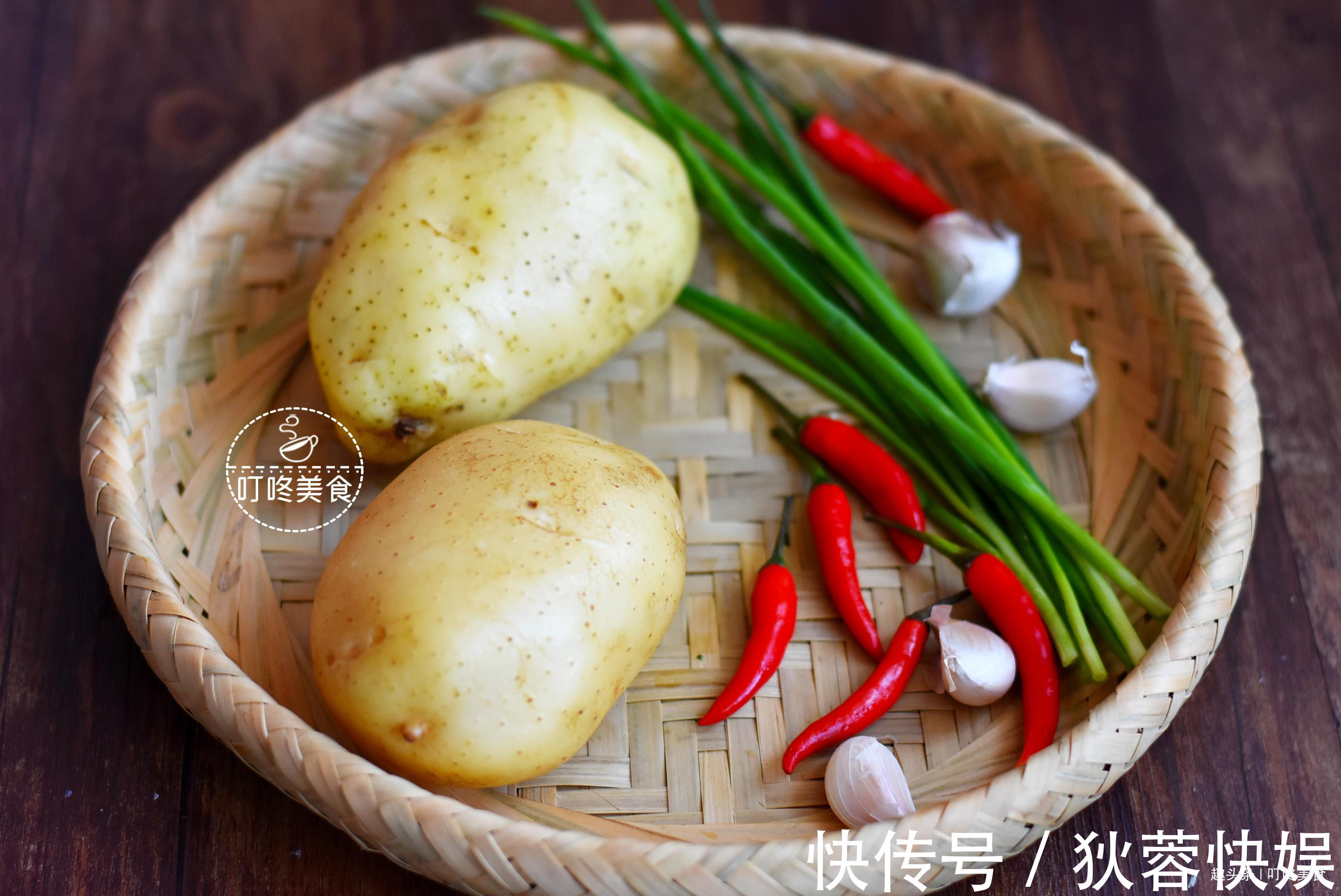 土豆丝别只会炒了，教你简单一焯一拌，清脆爽口，比炒的还好吃