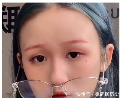 最近流行一只口红化妆?开局:看热闹,成品:粉底也用口红试试?