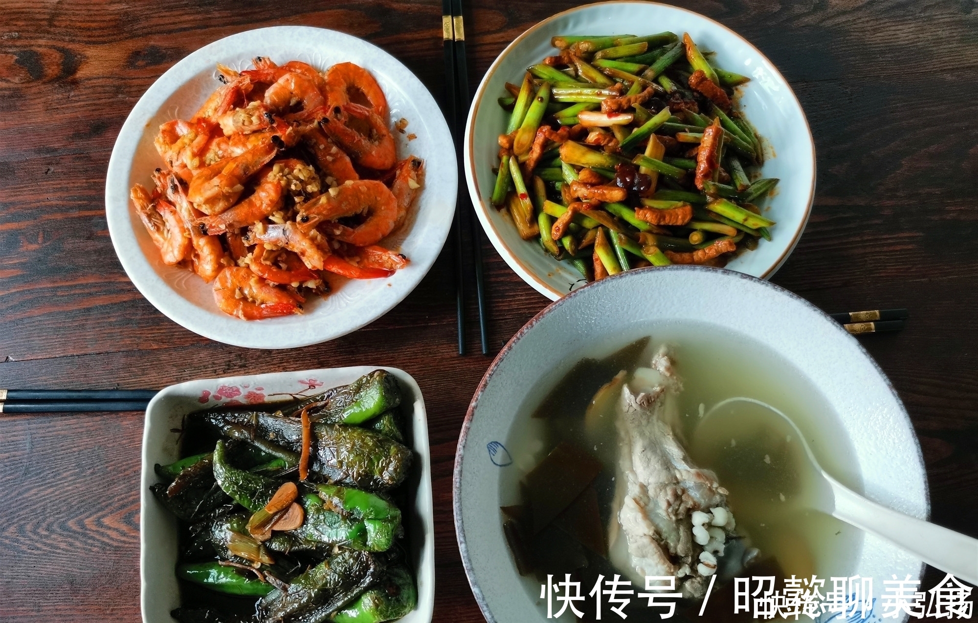 腌糖蒜|三口之家的周末晚餐,三菜一汤,夏季这样搭配,下饭下酒都不错