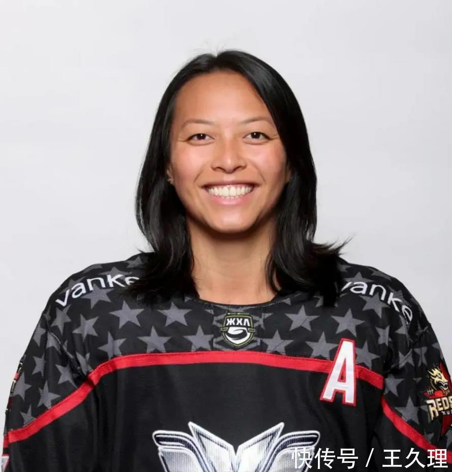 入籍|独造3球!又1入籍女将火了,加拿大出生美国读书,人民网点名表扬