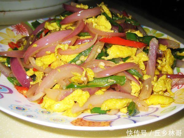 洋葱最近火了,加几个鸡蛋,没想到这么美味,比吃红烧肉还香