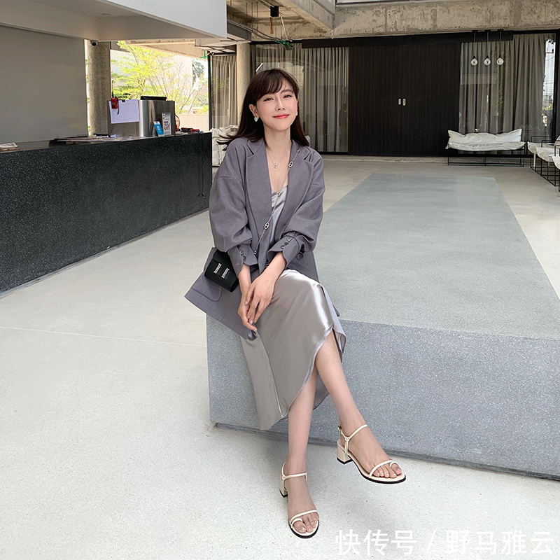 当平底鞋满足不了你的搭配，穿上一双高跟鞋，才是高级的性感