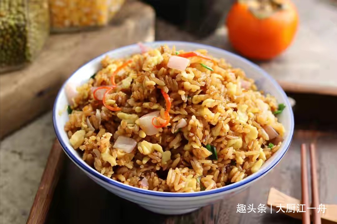 蛋炒饭,先炒鸡蛋就错啦,大厨教你正确做法,粒粒分明美观又好吃