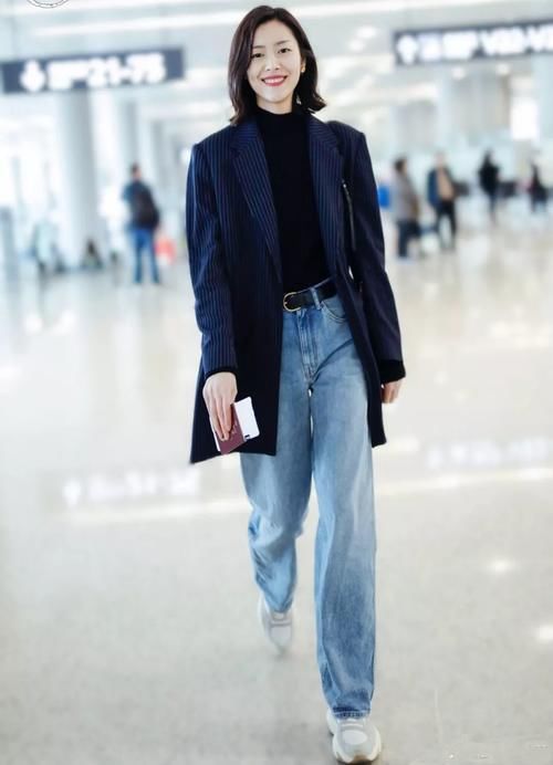 风格|“渣女风”已经过时了，今年更流行“无性别穿搭”，高级又有质感