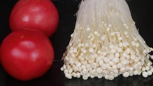 番茄|1把金针菇,2个西红柿,锅里一扔,老保姆拿手绝活,全家抢着吃