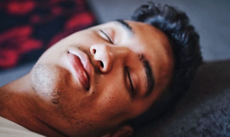 颈椎|朝左睡好还是朝右睡好?这3种常见睡姿,大有讲究