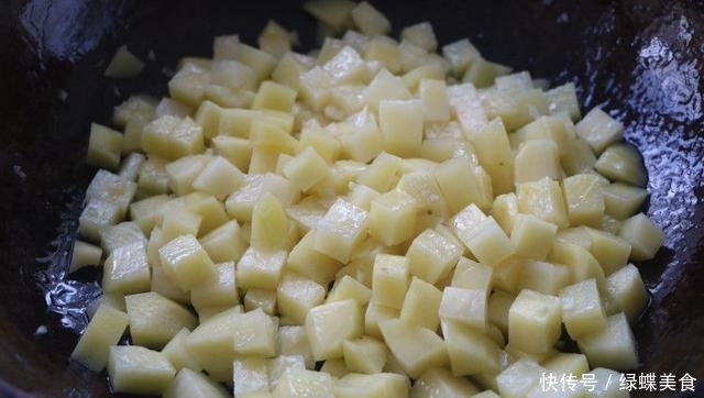 土豆块|不用醋和糖的酸甜土豆做法,用1配料搞定,酸甜可口土豆软糯