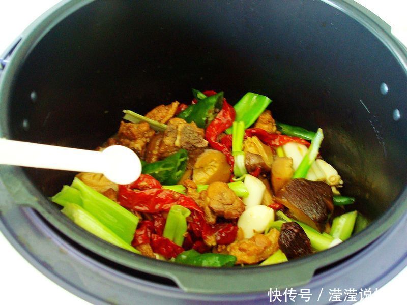  口味|鸭肉腥味重，不会做教你一招，肉质软烂开胃下饭，学会夏天吃好