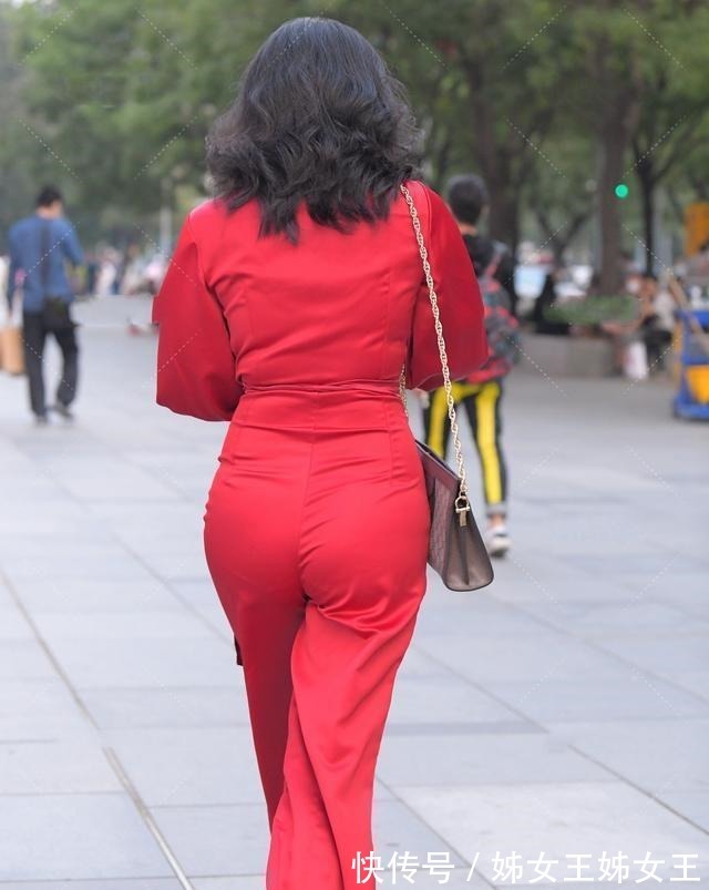 穿搭 展现个性的打底裤穿搭青春感十足,塑造长腿美女的风范,清新特别!