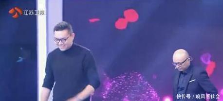 孟非 女嘉宾牵手时刻“谈条件”,男嘉宾一一答应,而孟非强压怒火!