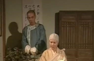 千险!金庸在小说里将她美化, 现实中她却凄惨无比, 死时还怀着身孕