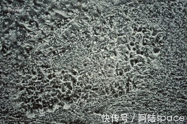 装饰|工地里随处可见的“画作”,装裱一下用来作装饰其实很不错