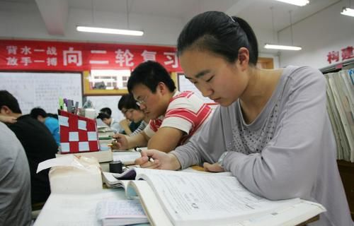 大学|高三平常考多少分，高考时才能考上985大学？听听高中老师怎么说