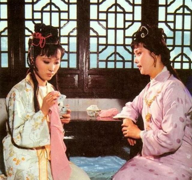 林黛玉@黛玉和宝钗同向王夫人撒娇,王夫人态度不一,这对比太明显了