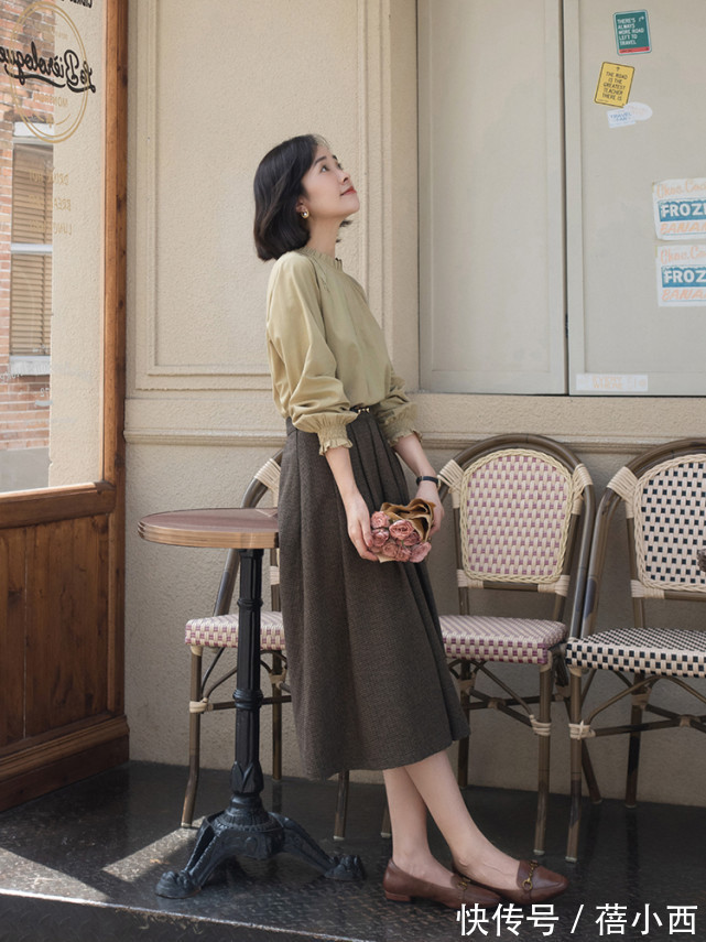 搭配|今年建议多穿“半身裙”，搭配针织衫、西装、大衣，保暖又时髦