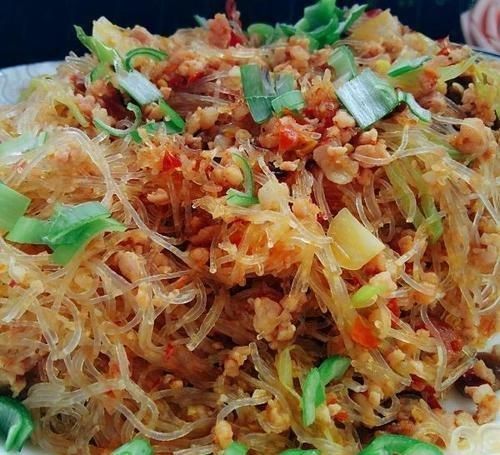 超爱|包菜别只顾着炒肉了,加上一点“它”,味道鲜美,孩子超爱吃