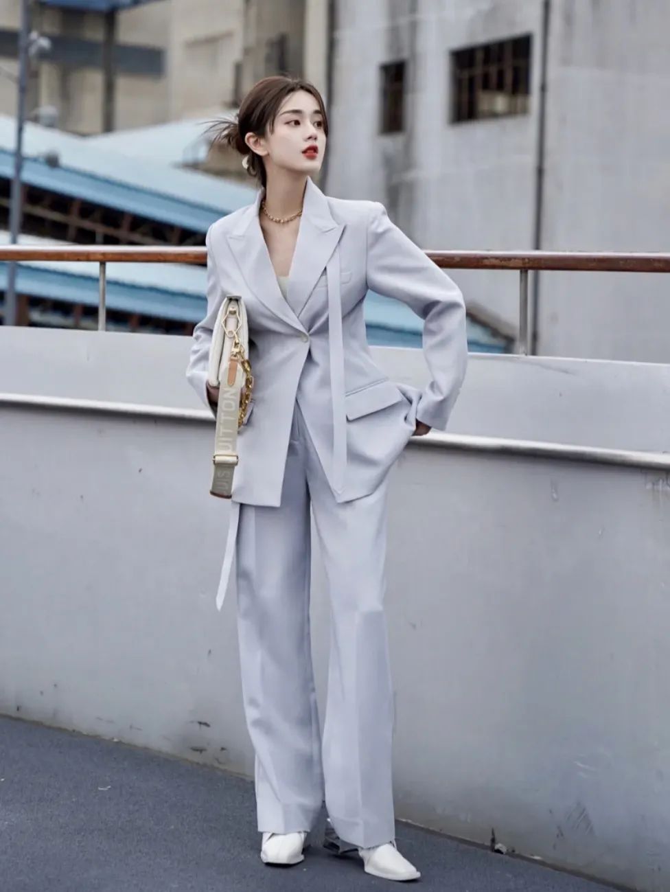 曳地阔腿裤|2021秋冬“大女人风”最流行，够飒够时髦