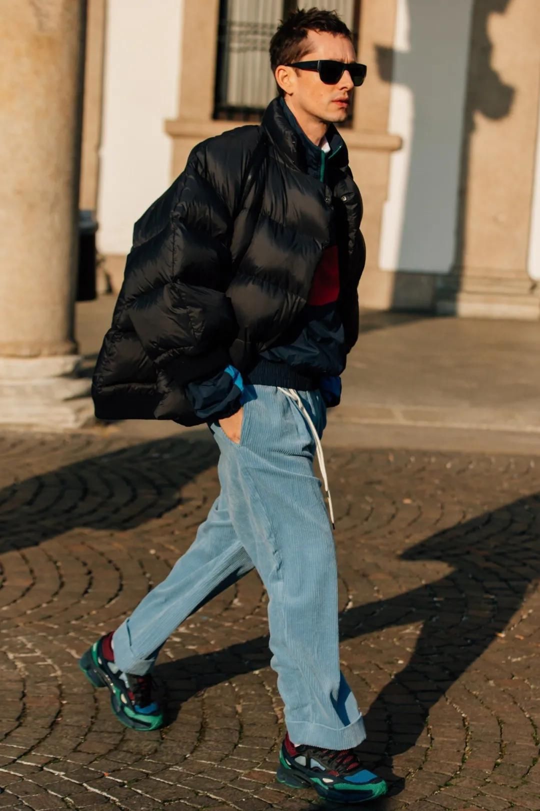 敢在这个冬天里横行无忌的男人，衣柜里都不缺这3条裤子