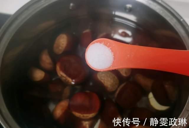 板栗好吃不易剥皮?学会1招窍门,不留绒毛不伤手,快速剥皮