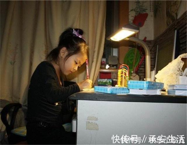 作业本|6岁儿子写作业写到凌晨,宝爸询问后怒撕作业本咱们不抄了