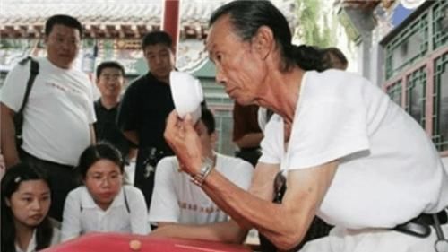 吴桥#中国最后一位缩骨功大师:用三个球两个碗,赢了李嘉诚4亿