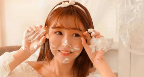毛孔|早晚洗脸要用洗面奶吗或许很多人做错了,难怪角质层越来越薄