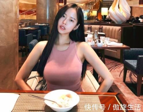 穿搭 美女穿搭:小姐姐爱穿苗条有型的紧身裙,增添几分娇俏动人!