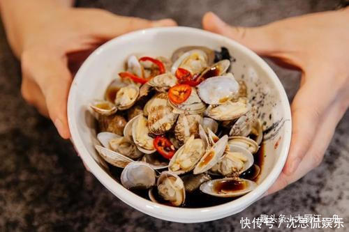 酱油|花蛤又出新吃法,不炒也不炖,加上酱油和蚝油,3分钟就能做好