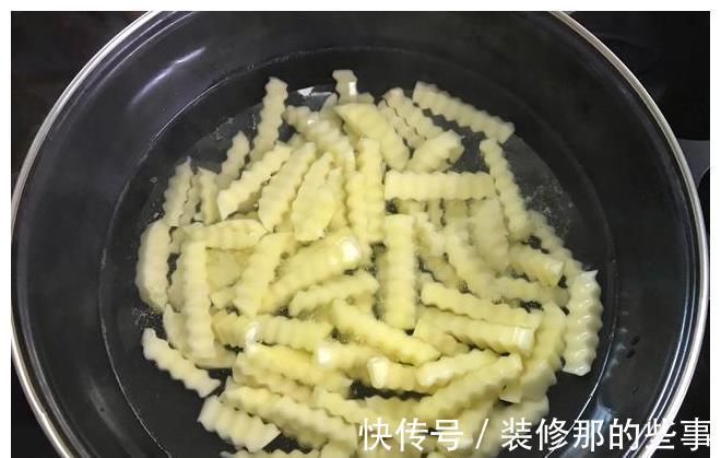 辣椒酱|土豆不煎不炸,加料一拌,香辣开胃,解馋又顶饱,夏天吃太过瘾了