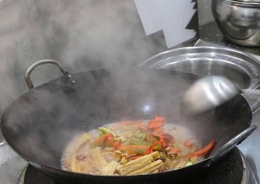 做出|大厨教你“红烧腐竹”,比肉还好吃,让你在家也能做出饭店的味道