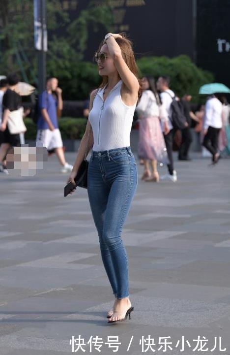 街拍阳光时髦的女孩,释放仙女的气质