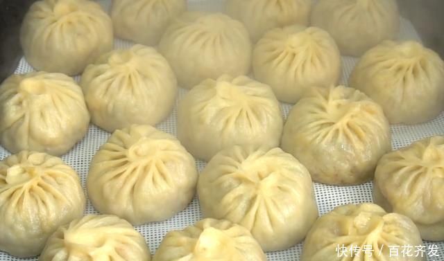 冬天就爱吃这馅的包子,不发面不烫面,皮薄馅足,一次至少吃4个
