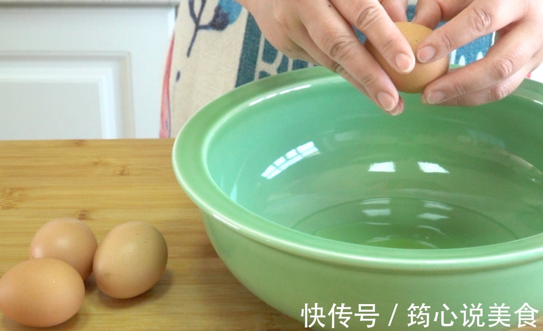 双色玉米面蒸蛋糕，好吃不上火，用对方法，暄软漂亮中间不发粘