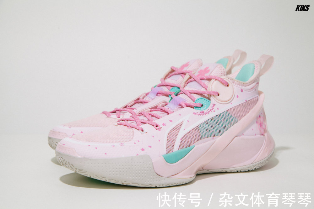 阿迪 东方力量闪耀全明星!老詹换了三双鞋,阿迪太惨,UA是最大赢家?