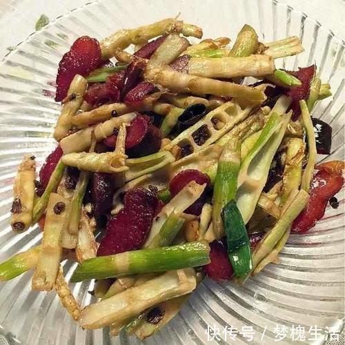 周末在家，少了一桌子菜，一家子都抢着吃！