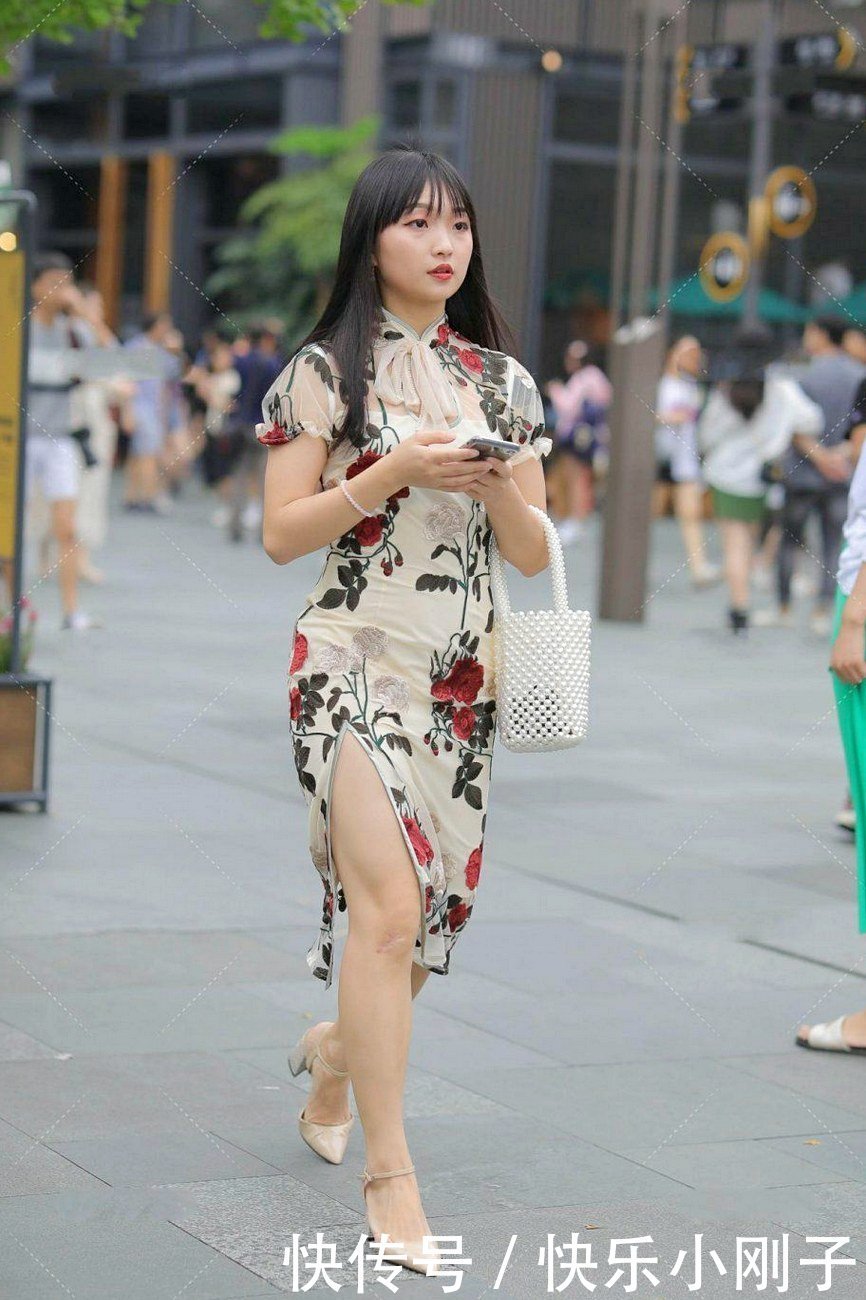 黄皮女生选衣服时一定要注意,穿搭清新亮眼