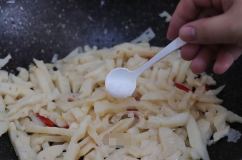 莲藕别再炖汤了，和这种食材一起炒，清香无比
