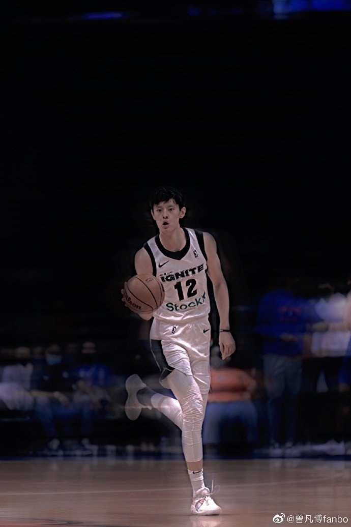 曾凡博晒帅照：这是我的故事