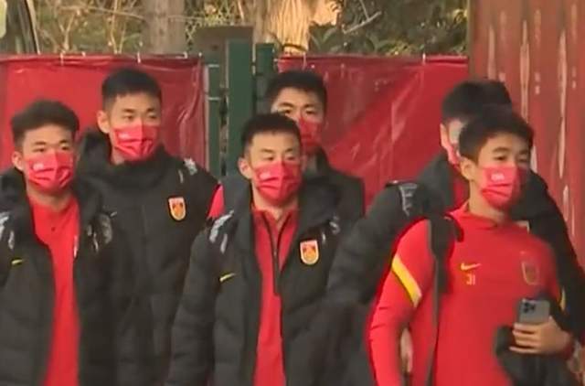 中国男足|名嘴爆料:李霄鹏将弃用现有归化国脚,球迷呼吁留下蒋光太!
