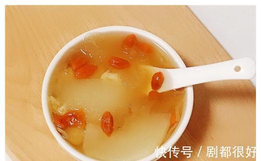 银耳|秋天肝火旺，常吃它，皮肤白皙透亮，痘痘没了，一觉睡到天亮！