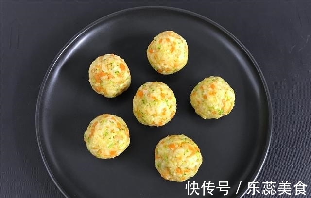 胡萝卜|剩米饭新吃法，如此做，孩子三天两头就想吃，连吃3个才过瘾！