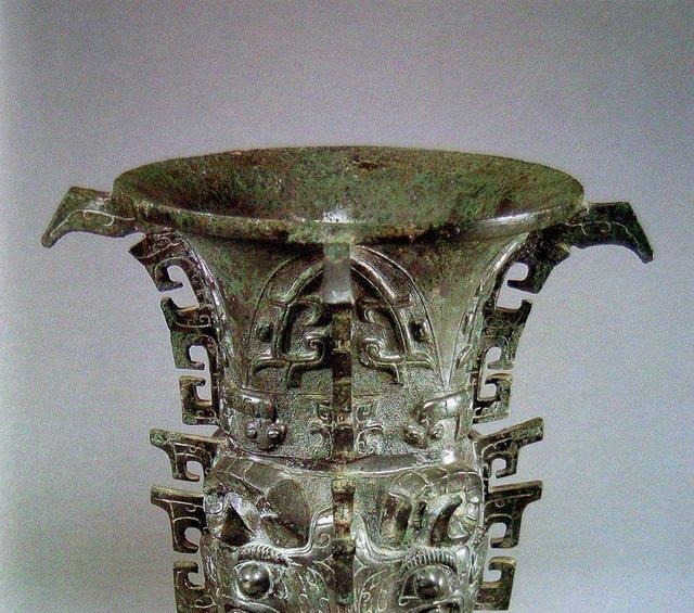 废品|老农30元卖掉的巨型铁器,被眼尖的专家回收,专家现在是国宝