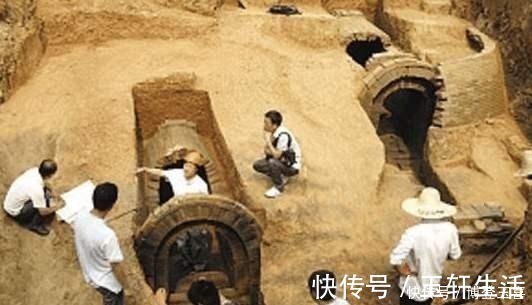 和?$考古队挖出纪晓岚墓,看到墓中七具白骨,揭露了他不为人知的一面