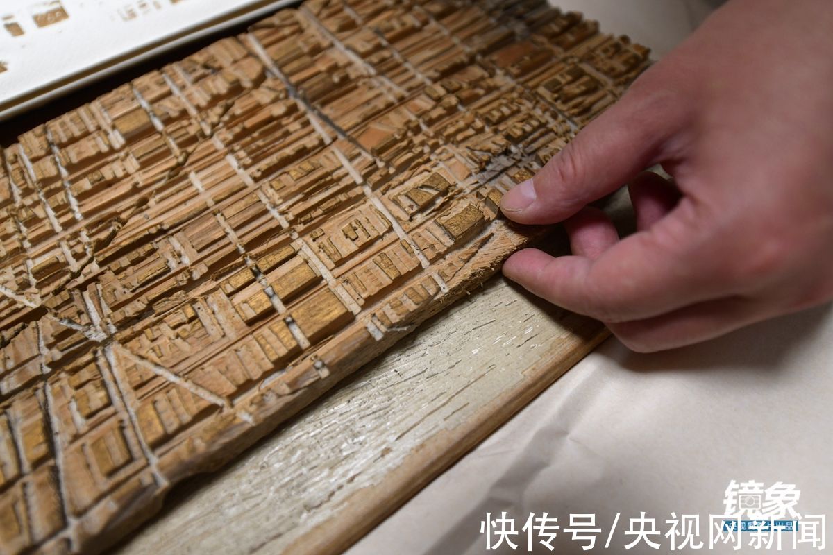 君特·格拉斯#他在北京蜗居30㎡，却收藏价值千万“最美的书”