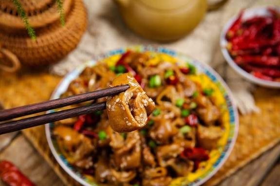 炒猪大肠总嚼不烂？教你这个小技巧，脆爽滑溜不韧，没异味真好吃